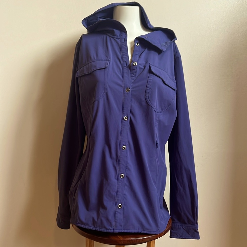 Duluth fitted jacket with hood women’s large 2 zippered and 2 flap pockets